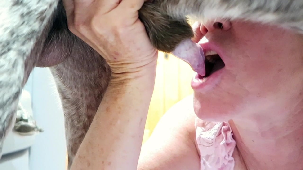 Granny comes up with great sucking skills
