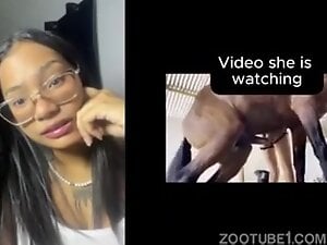 HotReactions: Spidergirl Flashes Boobs Very Briefly
