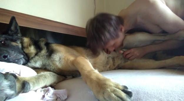 Girl Swallows Dog Cum Xxx - Man sucking dog cock / Zoo Tube 1